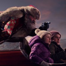 Qualcuno salvi il Natale: Kurt Russell, Darby Camp e Judah Lewis in una scena del film