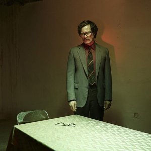 The Little Drummer Girl: Michael Shannon in una scena