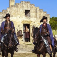 Moschettieri del re: i quattro moschettieri schierati a cavallo