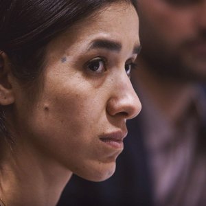 Sulle sue spalle: un primo piano di Nadia Muradumentario