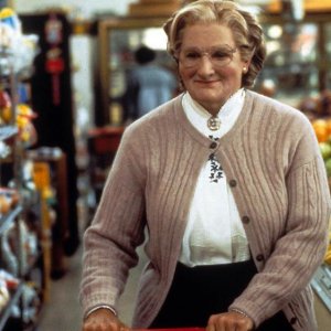Robin Williams fa la spesa in una scena di Mrs. Doubtfire