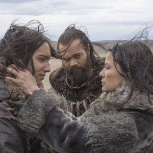 Alpha - Un'amicizia forte come la vita: Natassia Malthe, Jóhannes Haukur Jóhannesson, Kodi Smit-McPhee in una scena