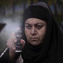 La prima pietra: Serra Yilmaz in una scena