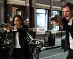 Men in Black International: Chris Hemsworth e Tessa Thompson in azione in una nuova foto
