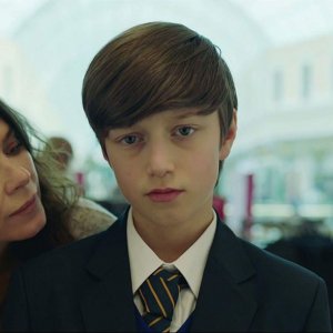 Butterfly: Callum Booth-Ford e Anna Friel  in una scena