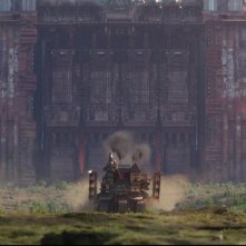 Macchine mortali: una piccola 'città' sta per essere 'mangiata'