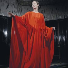 Suspiria: una nuova foto di Tilda Swinton