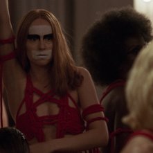 Suspiria: un momento del remake con Dakota Johnson