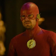 Arrow: Stephen Amell in una scena di Elseworlds, parte 2