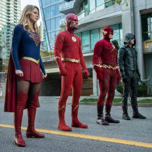 The Fash:  John Wesley Shipp, Stephen Amell, Meilssa Benoist e Grant Gustin in Elseworlds, parte 1