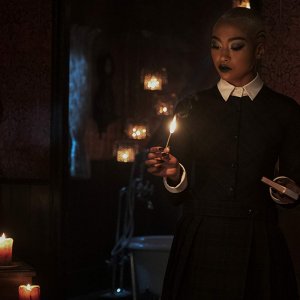 Le terrificanti avventure di Sabrina, A Midwinter's Tale: Tati Gabrielle in una scena
