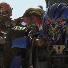 Bumblebee: Gli antagonisti del film, con le voci di Angela Bassett e Justin Theroux