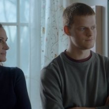 Ben Is Back:  Lucas Hedges con Julia Roberts in una scena del film