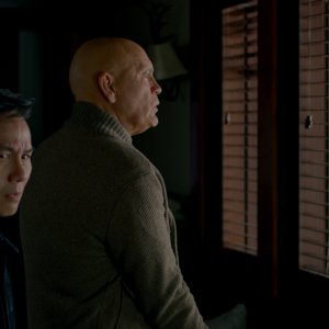 Bird Box: un scena con John Malkovich e BD Wong