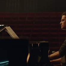 Nelle tue mani: Jules Benchetrit in un momento del film