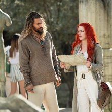 Aquaman: Amber Heard e Jason Momoa in una foto del film
