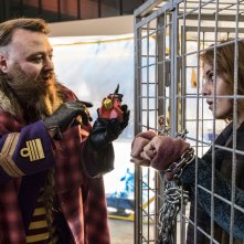 La befana vien di notte:  Stefano Fresi e Paola Cortellesi in una scena