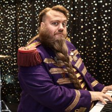 La befana vien di notte: Stefano Fresi nei panni di Mr. Johnny