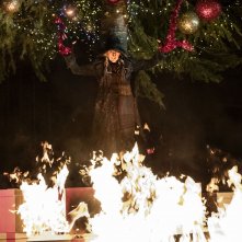 La befana vien di notte: Paola Cortellesi in una pira rovente