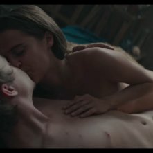 La ragazza dei  tulipani: Dane Dehaan e Alicia Vikander in una scena
