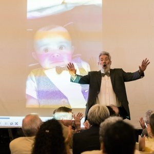 I Delitti del BarLume: una scena dell'episodio Il Battesimo di Ampelio della sesta stagione della serie