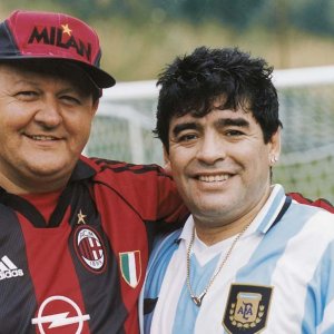 Massimo Boldi con Maradona ai tempi di Tifosi (1999)