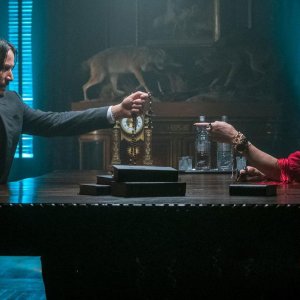 John Wick 3 - Parabellum: Keanu Reeves e Anjelica Huston in una scena
