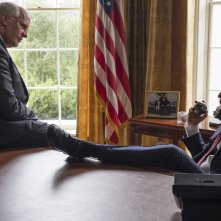 Vice - L'uomo nell'ombra: Christian Bale e Sam Rockwell in una scena