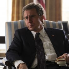 Vice - L'uomo nell'ombra: Sam Rockwell in una scena