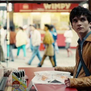 Black Mirror: Bandersnatch, Fionn Whitehead in una scena