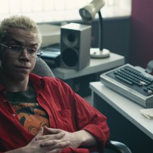Black Mirror: Bandersnatch, Will Poulter in una scena