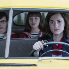 Una serie di sfortunati eventi: Allison Williams, Malina Weissman, Louis Hynes in una scena della terza stagione