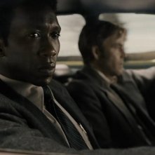 True Detective: Stephen Dorff e Mahershala Ali in una scena della terza stagione