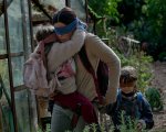 Bird Box Challenge: Netflix chiede agli utenti di non compiere le assurde 'imprese' ispirate al film!