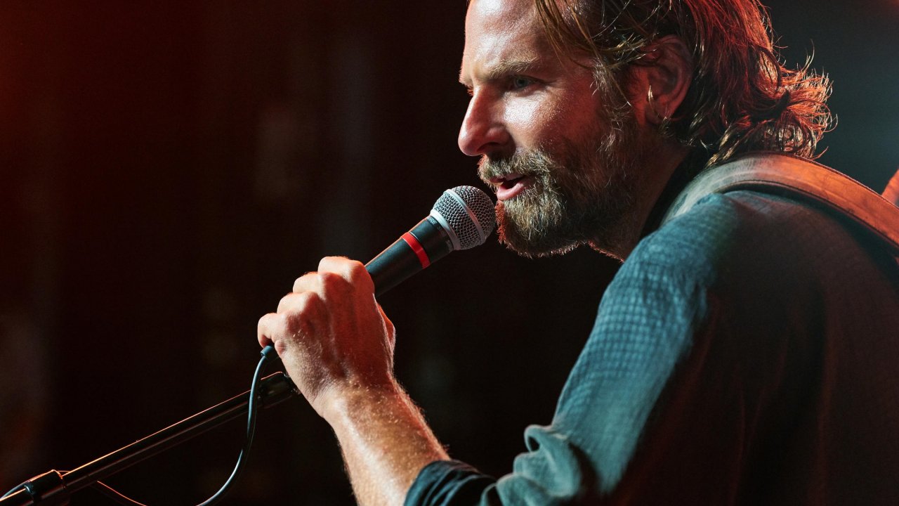 A Star Is Born, Bradley Cooper ricorda il folle incontro con Beyoncé: 'Jay-Z stava guardando Judge Judy in tv'