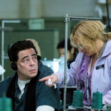 Escape at Dannemora: Benicio del Toro e Patricia Arquette in una foto della serie