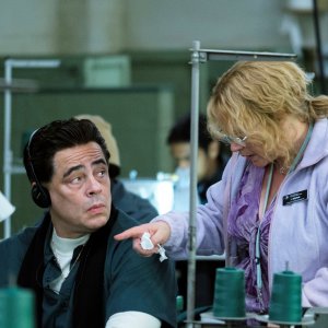 Escape at Dannemora: Benicio del Toro e Patricia Arquette in una foto della serie