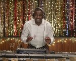 Turn Up Charlie: Netflix svela la data del debutto e le foto della serie con Idris Elba