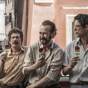 Non ci resta che il crimine: una scena con Alessandro Gassman e Marco Giallini