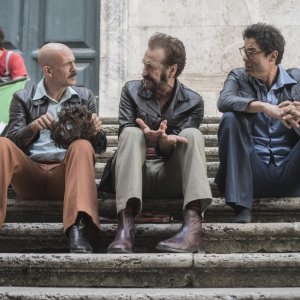 Non ci resta che il crimine: Marco Giallini e Alessandro Gassman in una scena
