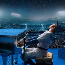 Rocketman: una foto del protagonista Taron Egerton