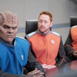The Orville: Scott Grimes, Peter Macon, J. Lee in una scena della seconda stagione