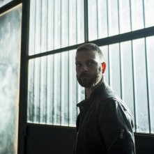 Suburra - La Serie: una scena della seconda stagione con Alessandro Borghi