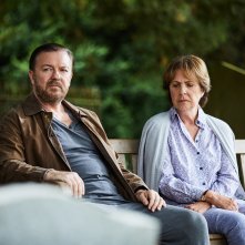 After Life: una foto della serie prodotta da Netflix