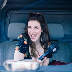 L'agenzia dei bugiardi: Diana Del Bufalo in una scena