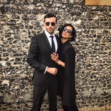 Close: Indira Varma, Huw Parmenter in una scena