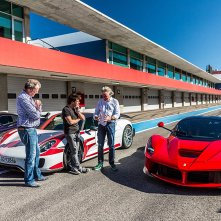The Grand Tour: Jeremy Clarkson, James May, Richard Hammond con le signore Ferrari, Porsche e McLaren