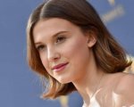 You, Millie Bobby Brown difende lo stalker della serie: 'Lui la ama'