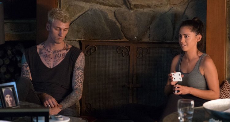 Bird Box Lucy And Felix Love Scene Bird Box: Rosa Salazar ha un'idea per lo spinoff del film Netflix
