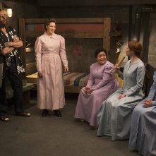 Unbreakable Kimmy Schmidt: Jon Hamm, Sol Miranda, Sara Chase, Ellie Kemper, Lauren Adams in una scena